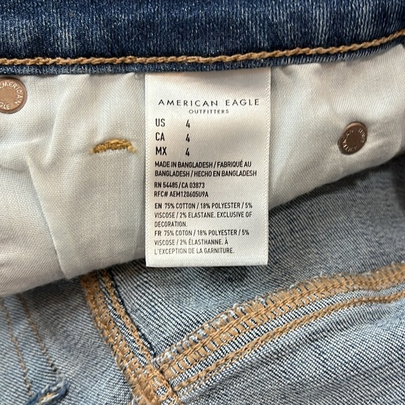 Denim Medium Wash Shorts Bundle w/ Raw Hems - Size 4 - Picture 9 of 9